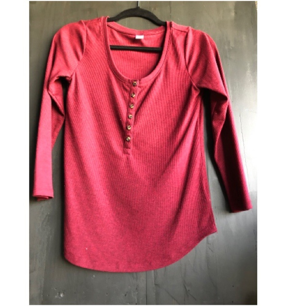 Ribbed, scoop neck shirt